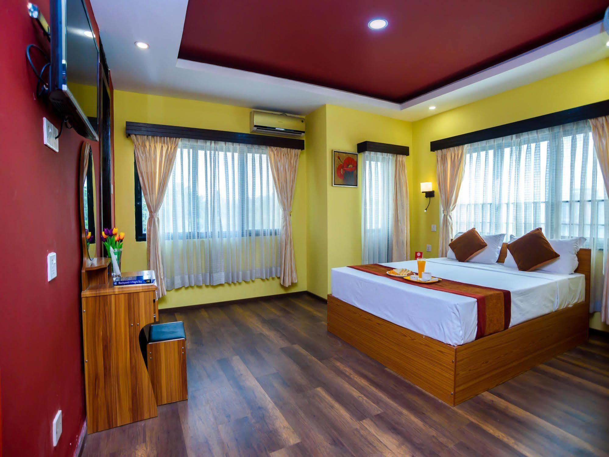 Oyo 105 Hotel Travel Inn Катманду Экстерьер фото