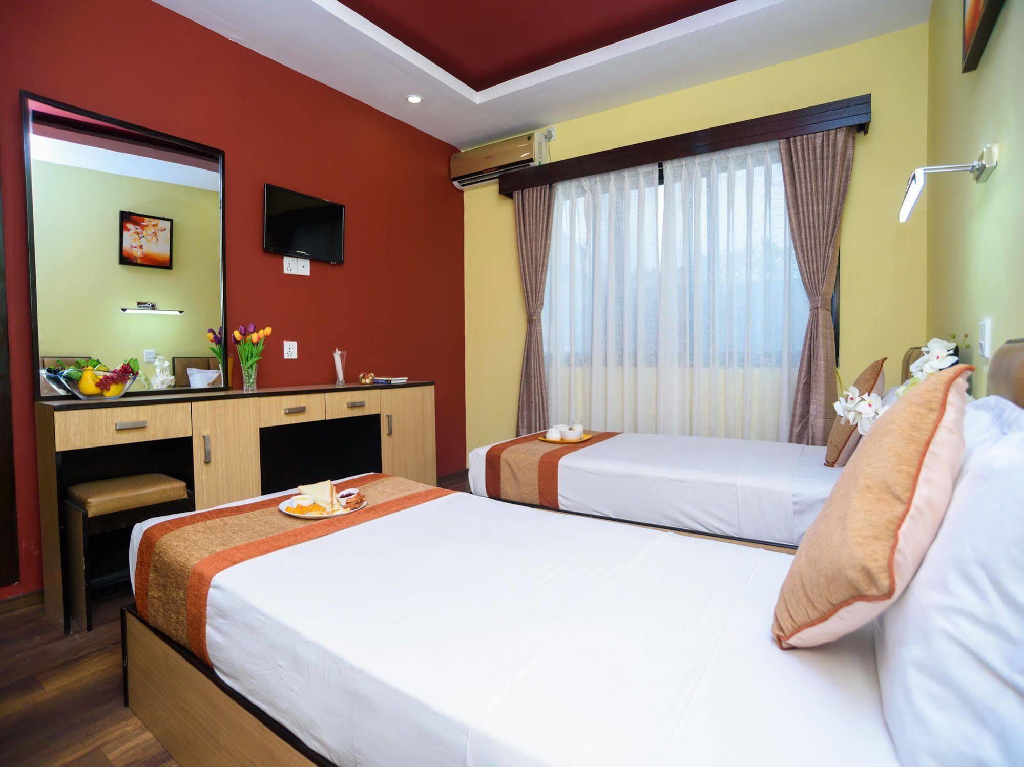 Oyo 105 Hotel Travel Inn Катманду Экстерьер фото