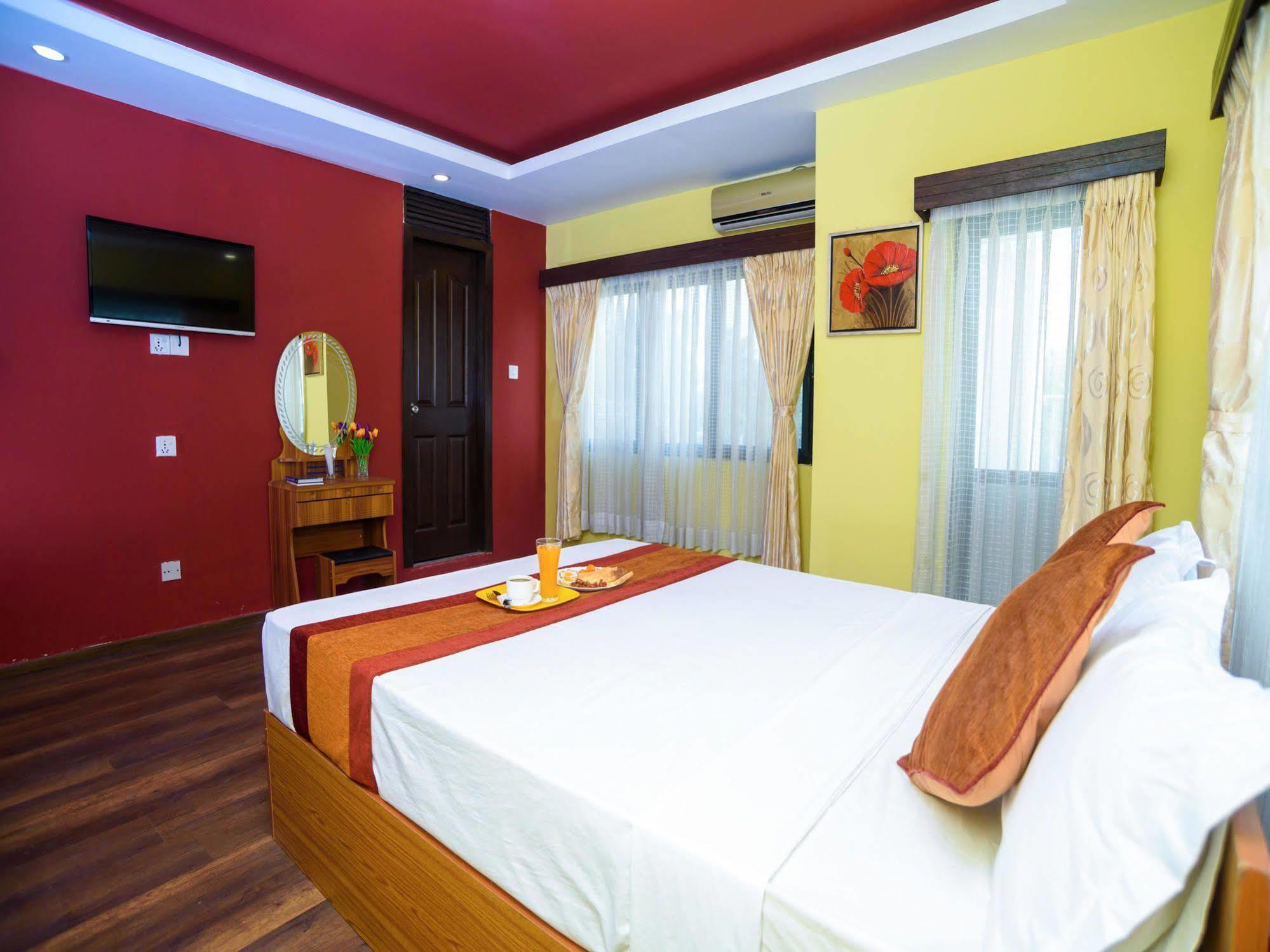 Oyo 105 Hotel Travel Inn Катманду Экстерьер фото