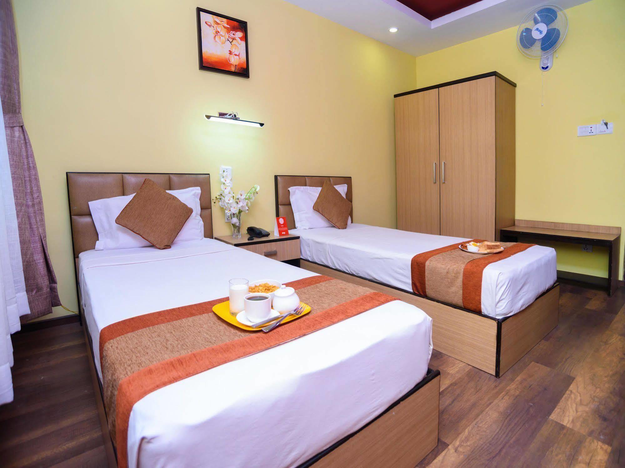 Oyo 105 Hotel Travel Inn Катманду Экстерьер фото