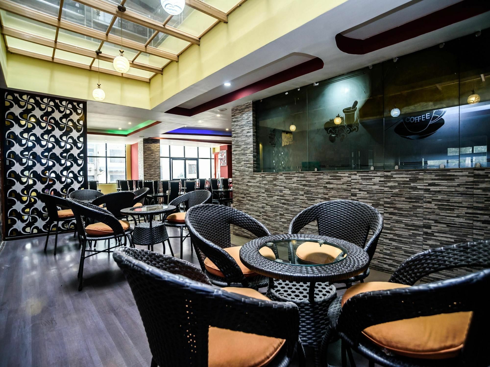 Oyo 105 Hotel Travel Inn Катманду Экстерьер фото