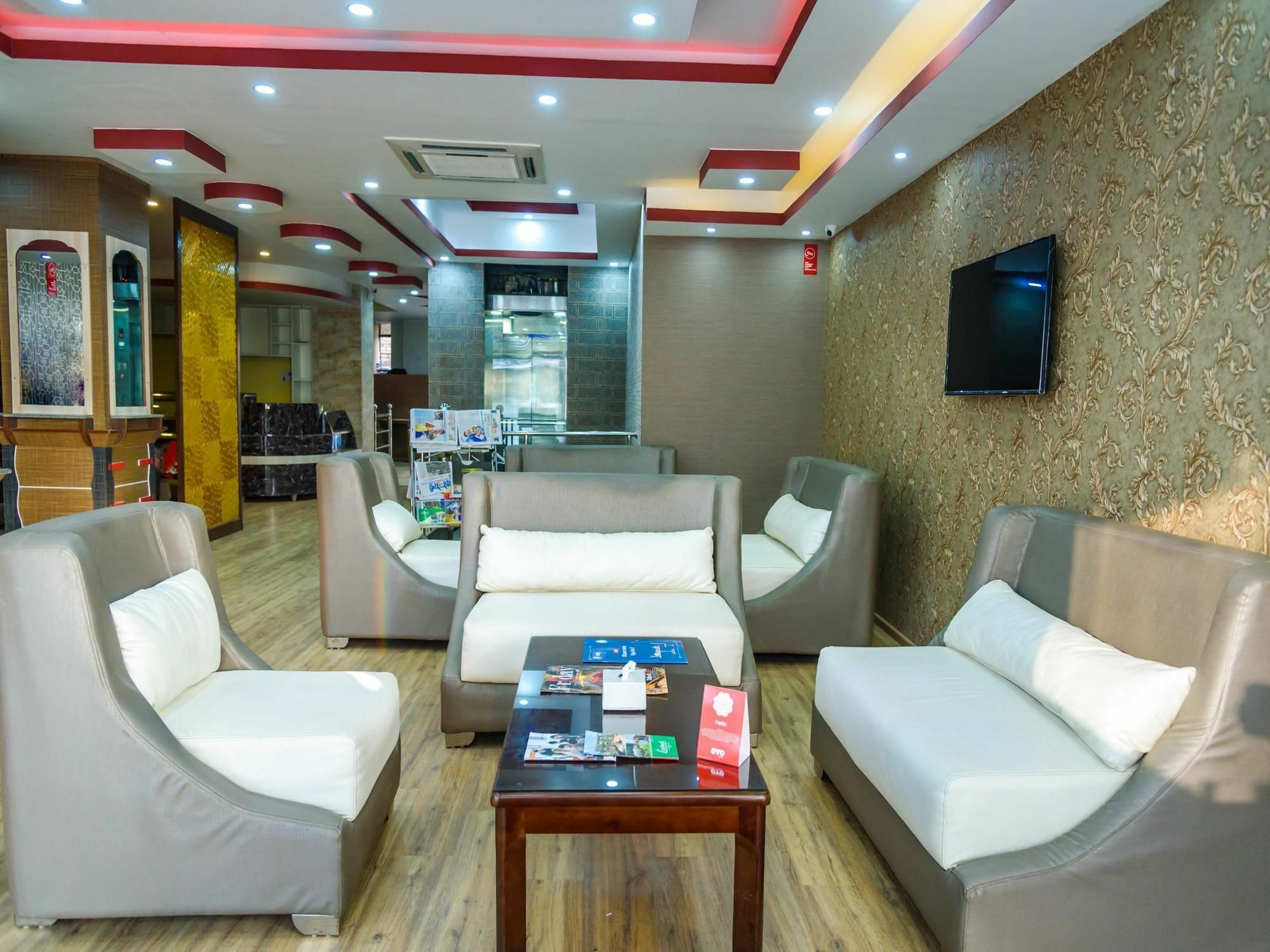 Oyo 105 Hotel Travel Inn Катманду Экстерьер фото