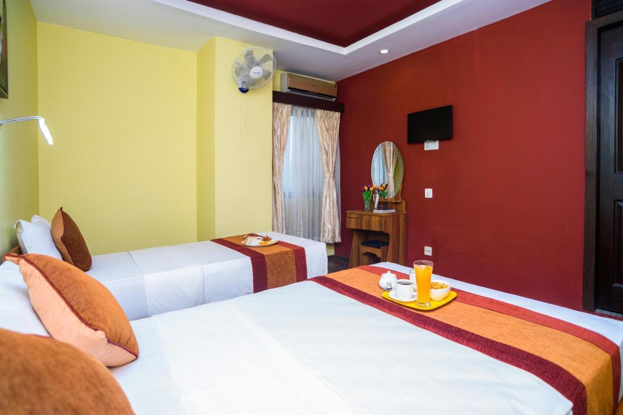 Oyo 105 Hotel Travel Inn Катманду Экстерьер фото