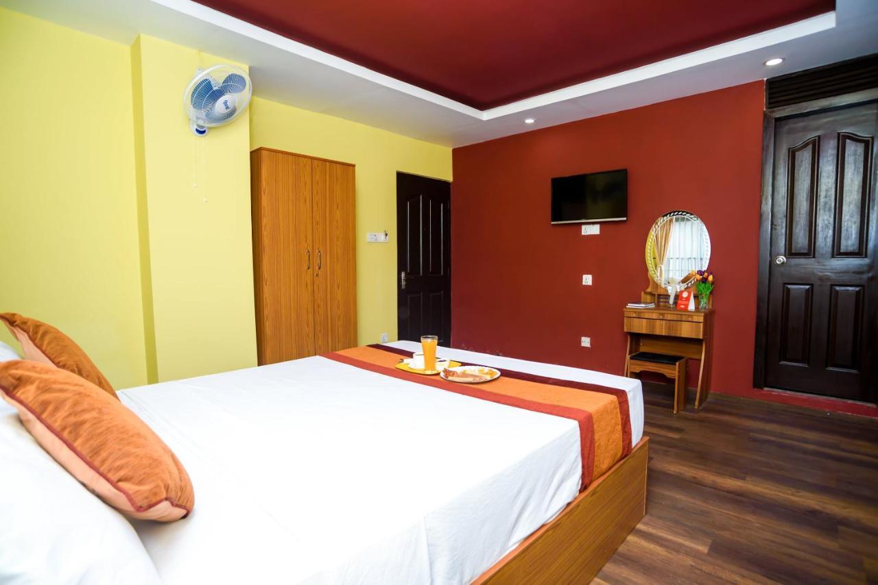 Oyo 105 Hotel Travel Inn Катманду Экстерьер фото